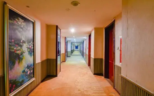 Luoshan Water  cube Hotel
