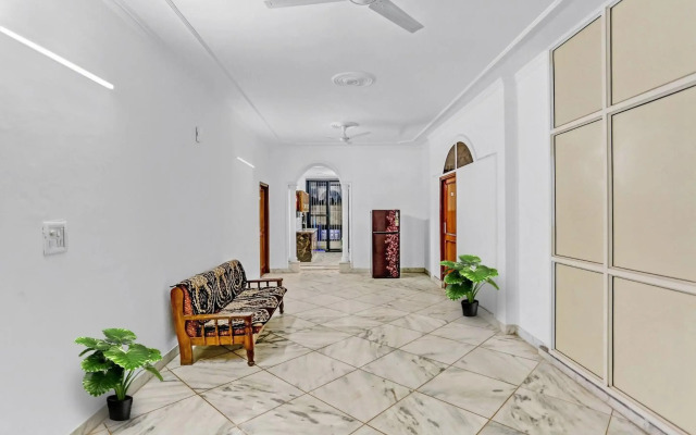 OYO Townhouse 1071 Hotel Metro Inn Residency