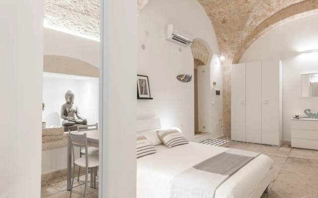 Stone Apartment M8 Bari City Center