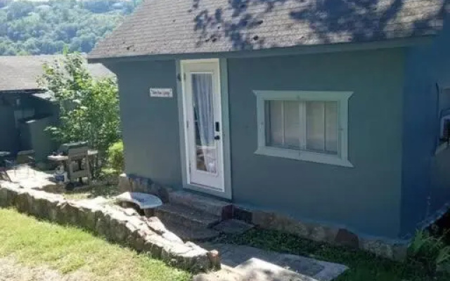 Baby Bears Cozy Cabin with pool