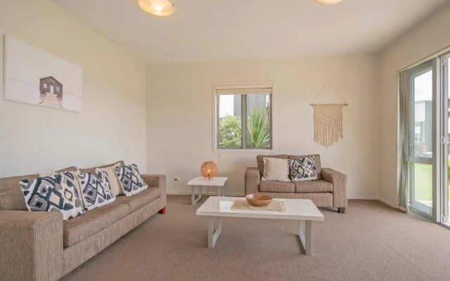Lakeside Villa Retreat - Matarangi Downstairs Holiday Unit