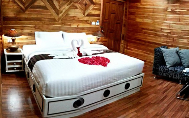 Phuvara Boutique