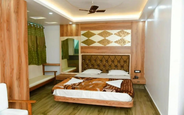 STAYMAKER Aditya Plaza