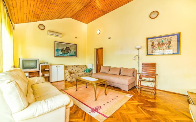 Apartment Belušić / Three Bedrooms A1