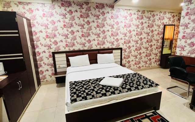 Sarojinee Residency