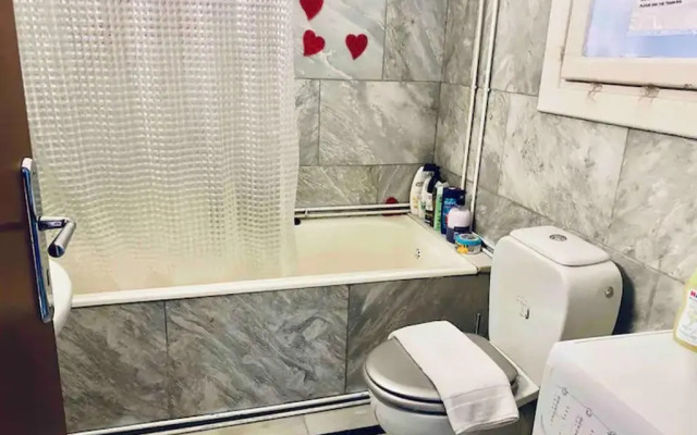 4BDR Amazing Spacious full Apt in Plaka (and Netflix)