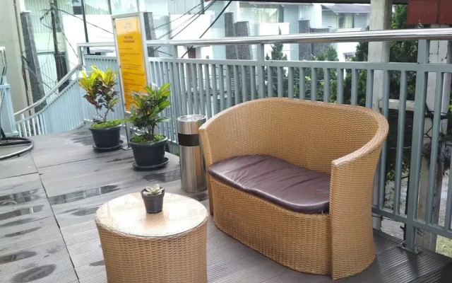 Comfortable Studio at Beverly Dago Apartment near ITB