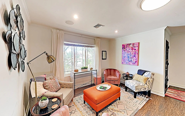 Stylish Desert Oasis - 3 Br Home