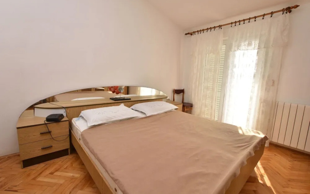 Apartments and Room Mate-mare