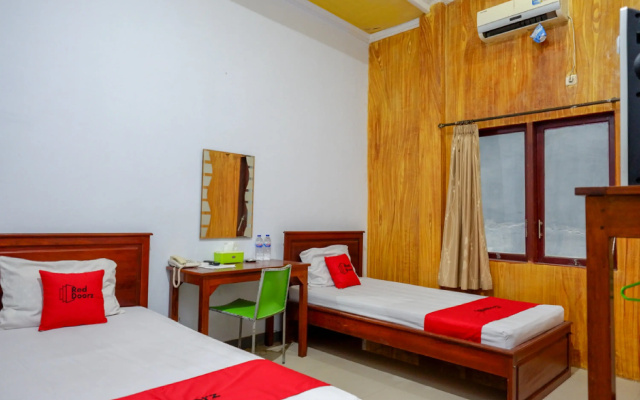 RedDoorz @ Hotel Bravo Pantai Kamali Bau Bau