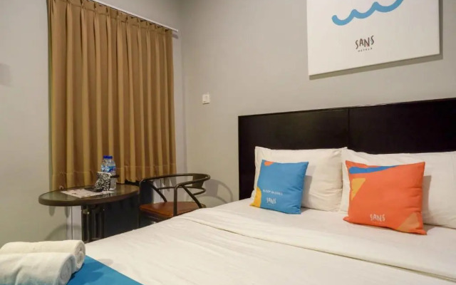 SANS Hotel Empress Simpang Lima