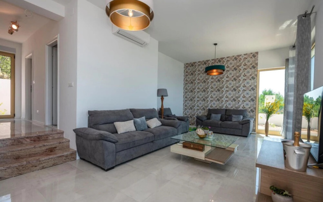 Beautiful Home in Baska Voda With Wifi and 2 Bedrooms