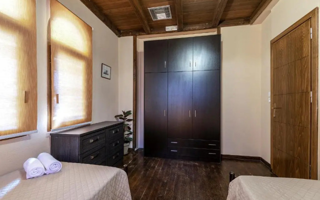 Selana House