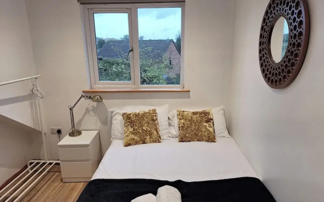 Charming Cambridge Apartment With a View