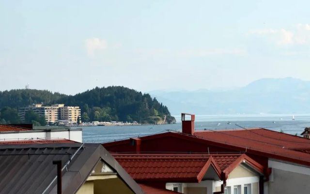 Near Lake, With View, Center