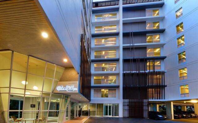 Hotel Amber Sukhumvit 85 Бангкок вид на фасад