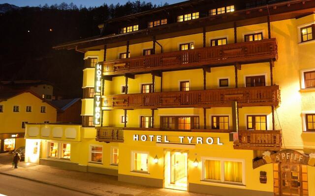 Hotel Tyrol Хохгургль вид на фасад