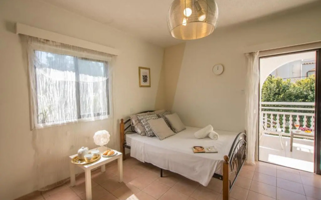 Ayia Napa Studio CHR 221