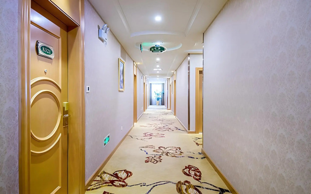 Vienna 3 Best Hotel (Wuhan Yellow Crane Tower Hubu Alley)
