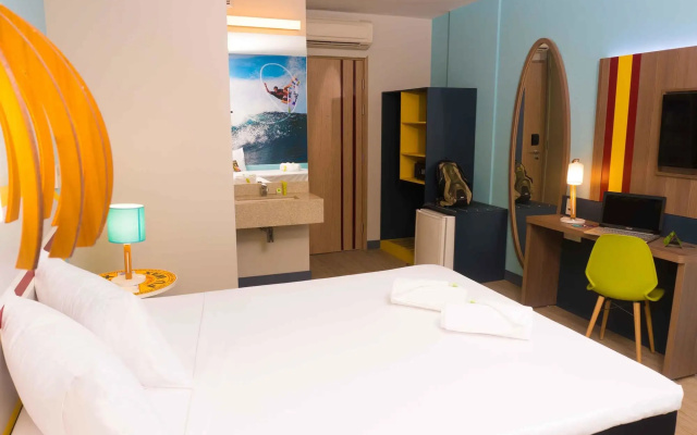 Golden Tulip Guarujá (Former Delphin Surf Hotel)