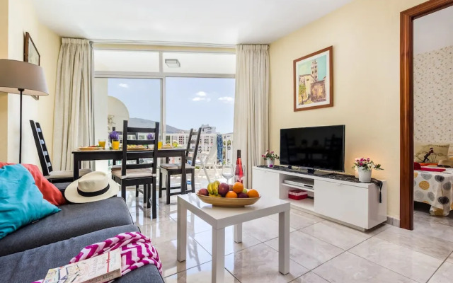Y6E. Very Central Apartment, Las Americas View!