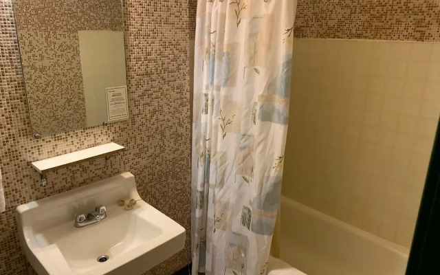 Vivian Motor Hotel