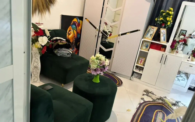 Malaika White House Apartment & Spa