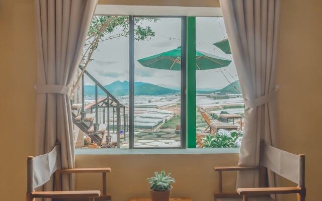 Отель Hai A Homestay Далат комната для гостей
