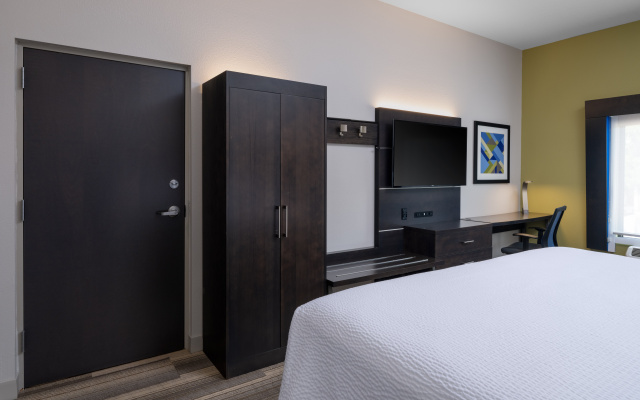 Holiday Inn Express & Suites Lakeland South by IHG