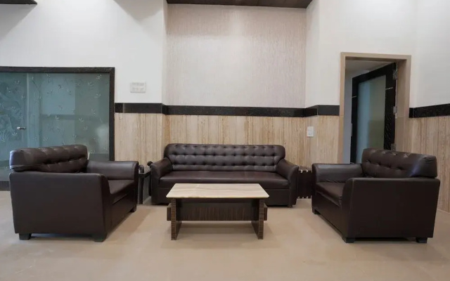 Fabhotel Kamran Residency