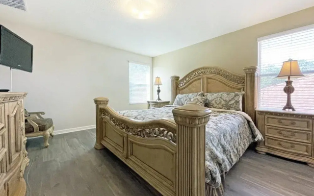 Mariel Oasis 6 Bedroom Home by RedAwning
