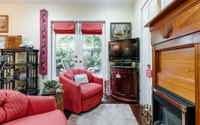Knoxbury Terr, 25
