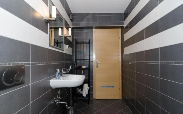 Apartments Gaura - Comfort One-bedroom Apartment With Terrace