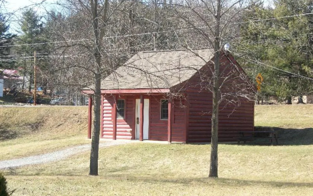 Mohican Little Brown Inn Loudonville