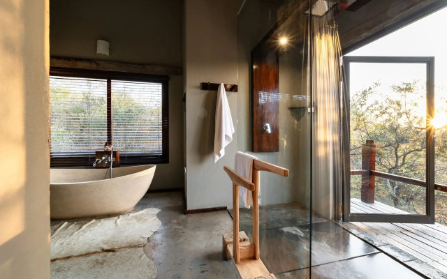 Rhino Ridge Safari Lodge
