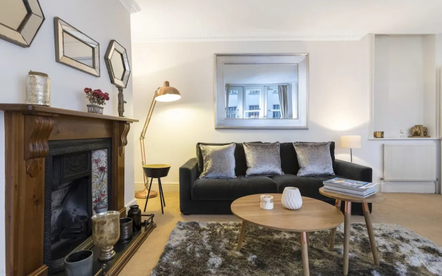 Club Living - Baker Street Apartments