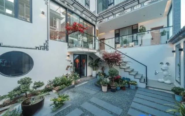 Yishanyihai Designer B&B (Dali Ancient Town)