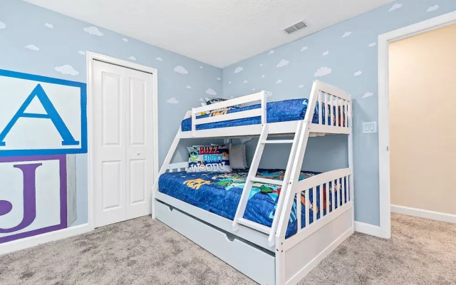 Family Friendly! 6bed 5Ba Villa with Pool