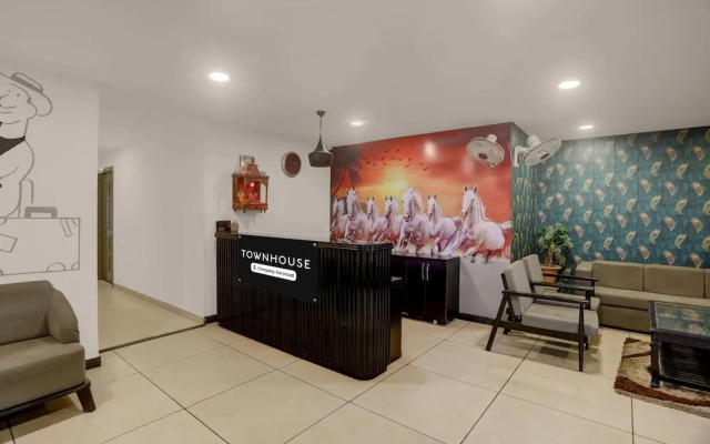 Townhouse Mumfordganj APS Inn