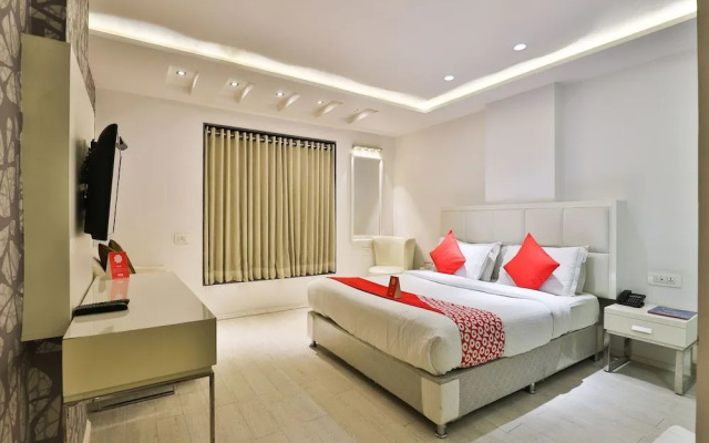 OYO 13479 Hotel Grand Nakshatra