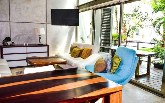 LUXURY CONDO STEPS FROM 5th AV & BEACH