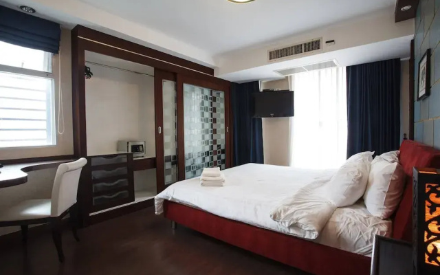 4C - 2 Bedroom Downtown Apartment With Shared Pool
