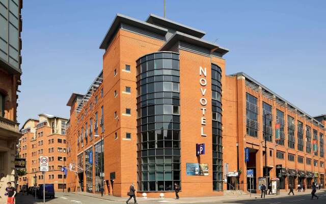 Отель Novotel Manchester Centre вид на фасад