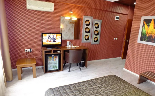 Lifos Otel