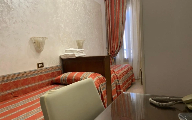 Hotel Bridge