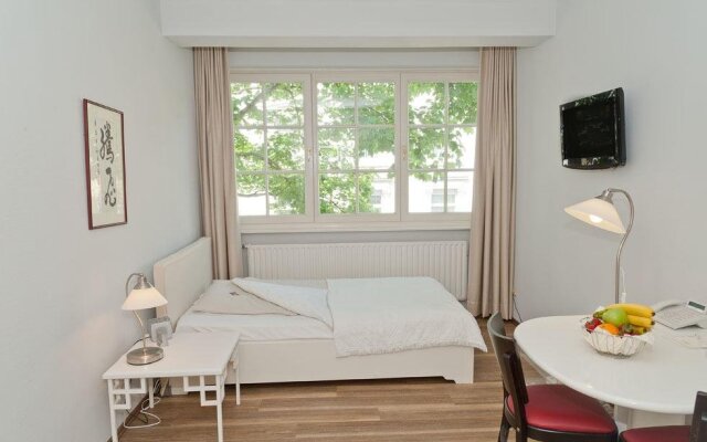 Апартаменты Xenios Apartments Frankfurt комната для гостей