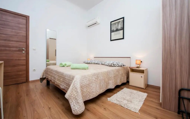 Apartments & Rooms Chiara