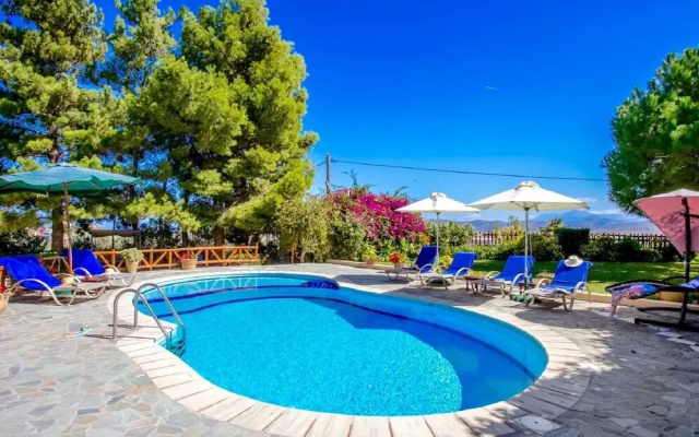 Villa in Heraklion With Private Pool & Beaches