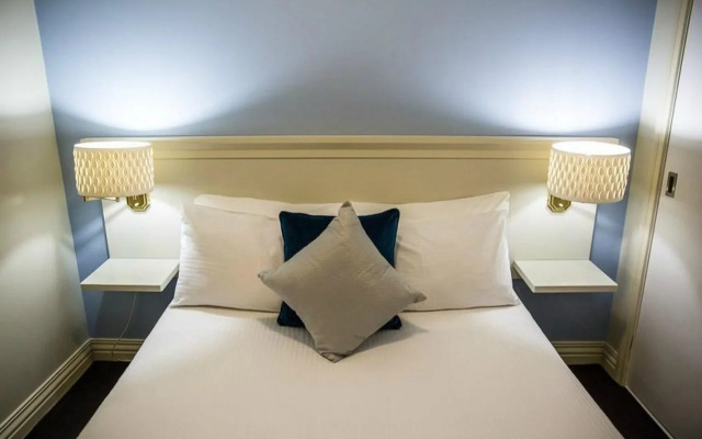 Collins Hotel