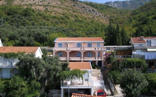 Отель Nica Apartmani Черногория, Свети-Стефан - отзывы, цены и фото номеров - забронировать отель Nica Apartmani онлайн вид на фасад